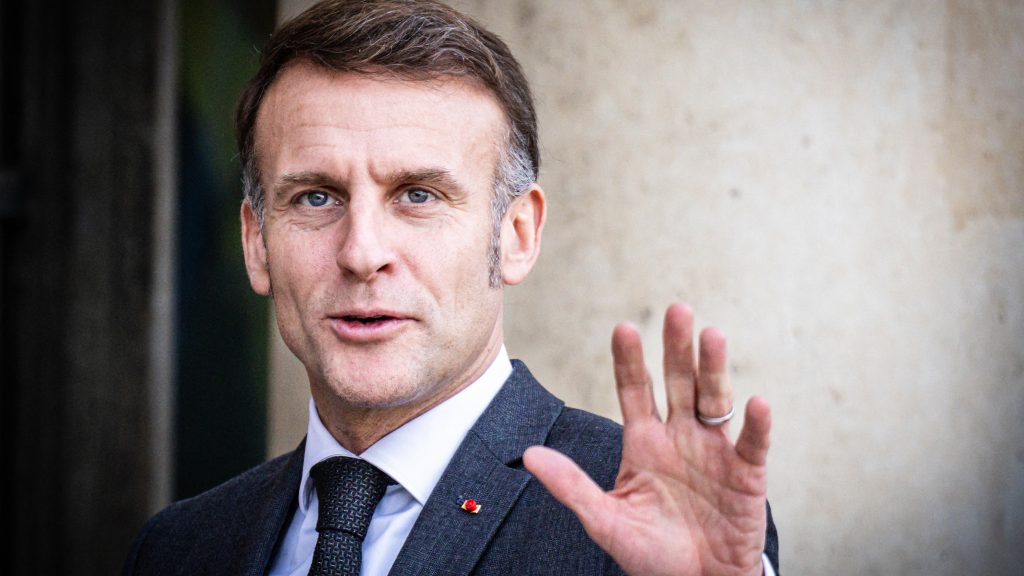 Két éve lopkodja a porcelánt az elnöki palotából, letartóztatták Emmanuel Macron főkomornyikját