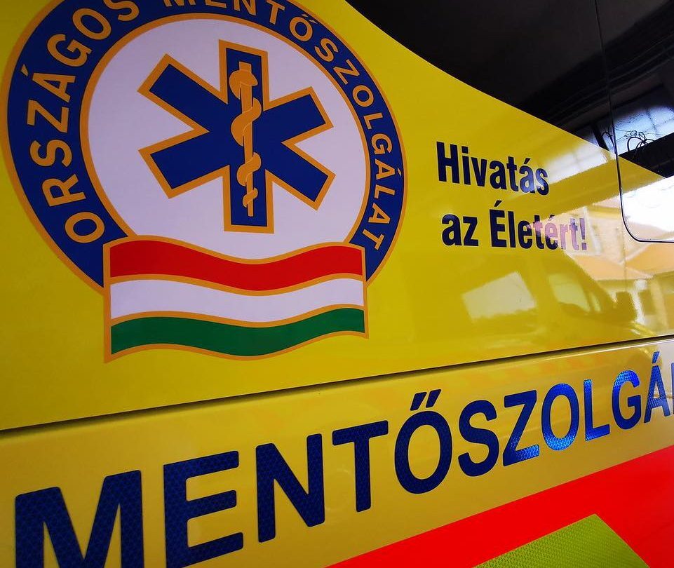 Háziorvosa előtt esett össze egy férfi Pest megyében