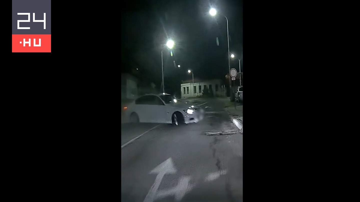 Házfalba csapódott egy tapolcai driftelő BMW-s