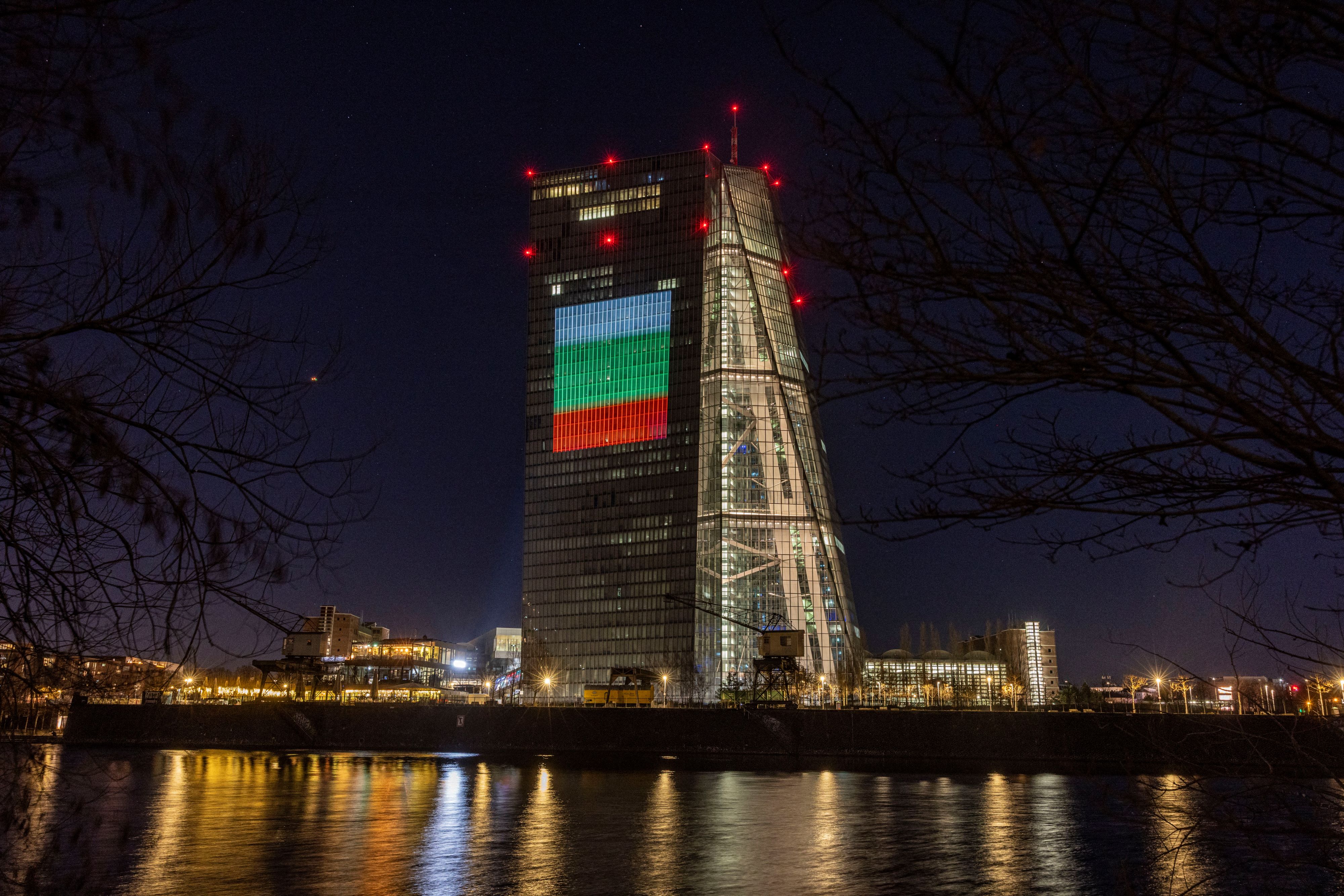 Bulgáriában holnaptól már euróval fizetnek 1