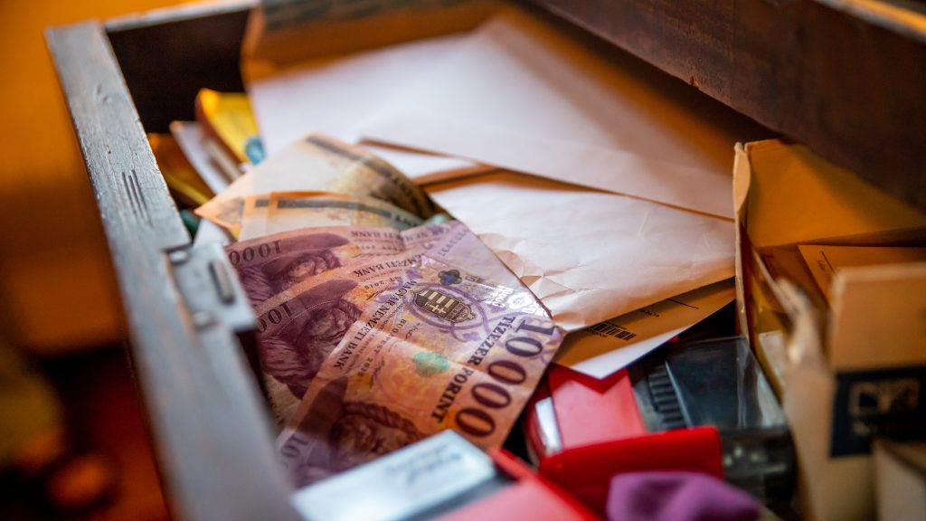 Béremelések 2026-ban: a cégek kivárnak, karcsú lehet az átlagos növekmény