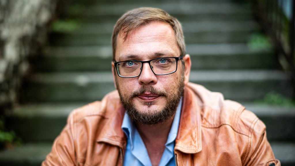 Kőhalmi Zoltán: Abszurd országban élünk, nehéz poénokkal rálicitálni a valóságra