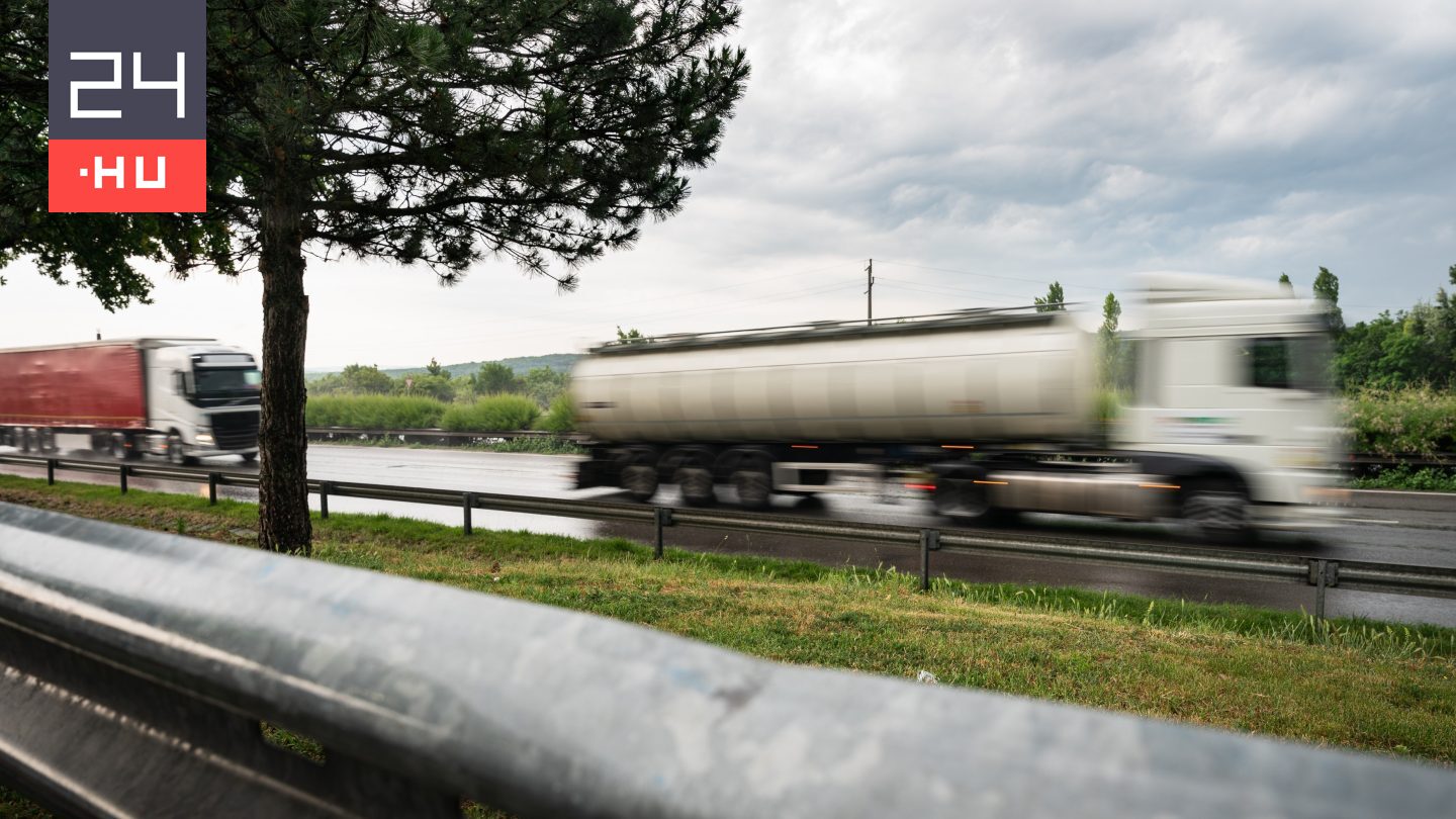 Fuvarozók tüntetése: már hosszú sorban haladnak a kamionok Budapest felé