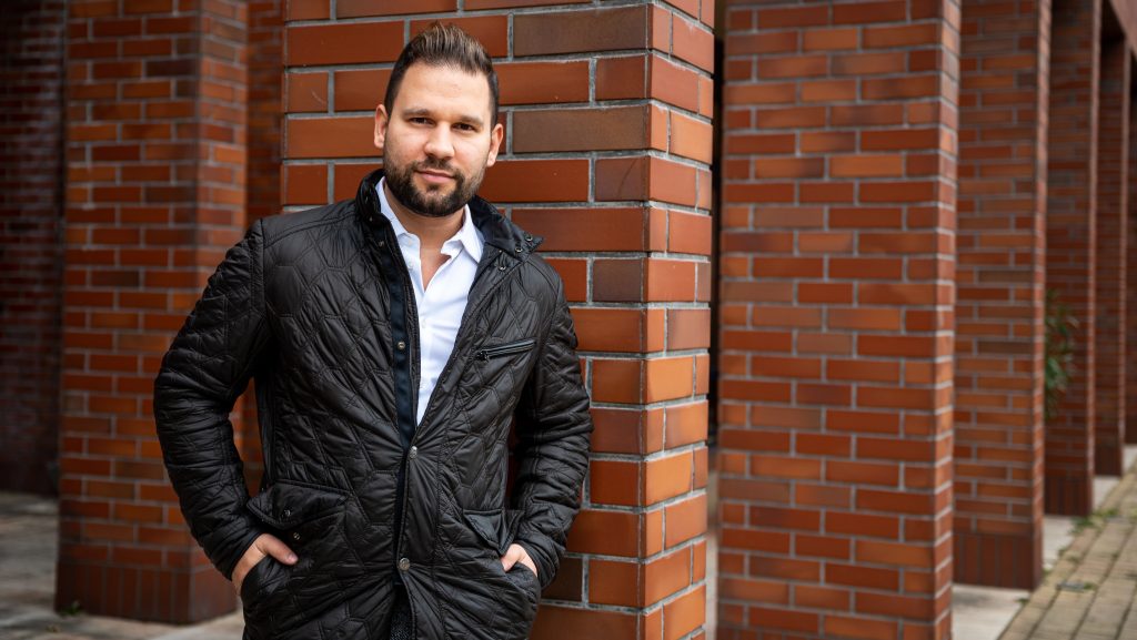 Rácz Jenő: Van egy féltestvérem, aki egy hónappal idősebb nálam