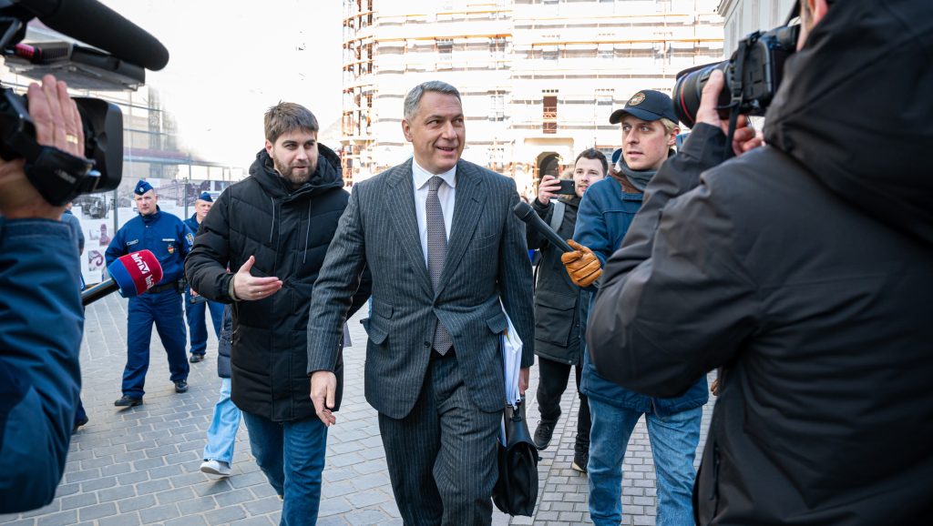 Lázár: Milyen szerencse, hogy a magyar bírók csak a Tiszának nyalnak