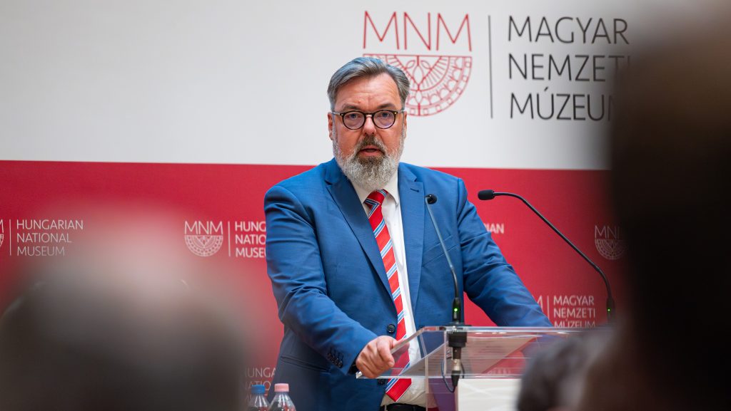 L. Simon László visszatér a Nemzeti Múzeumba