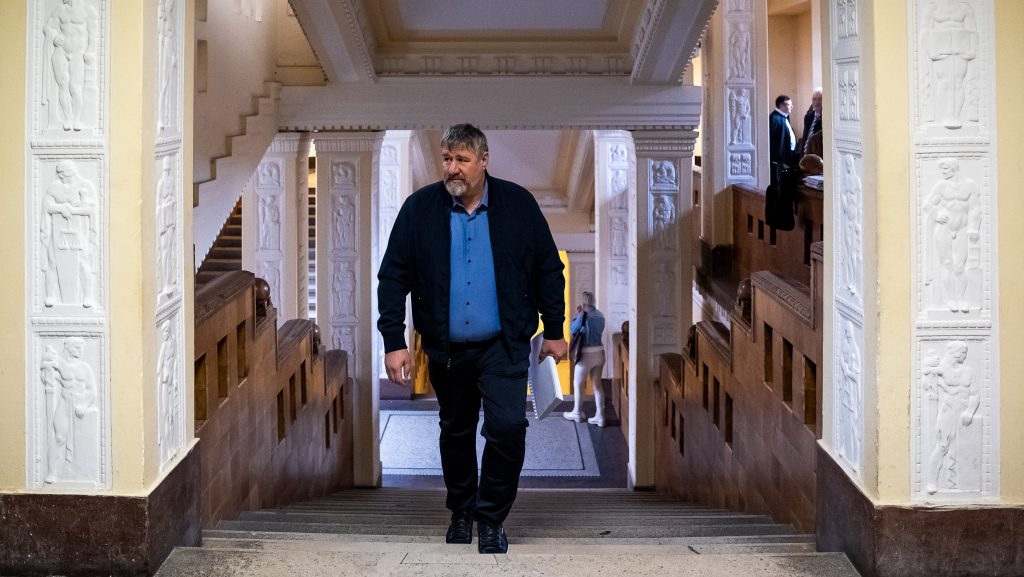 Hadházy: A bukott exfideszes Simonka György beismerte, ő szerzett jól fizető, alibi állást egy másik fideszesnek