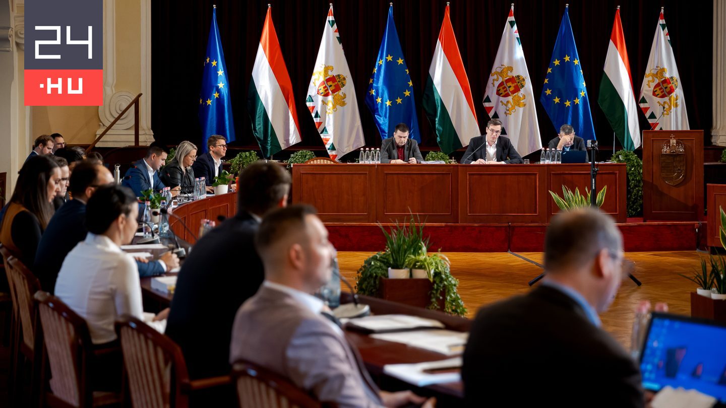 Fővárosi Közgyűlés: migrációs vitával és ajándékozással indult az ülés, a jövő évi költségvetés elfogadása cél