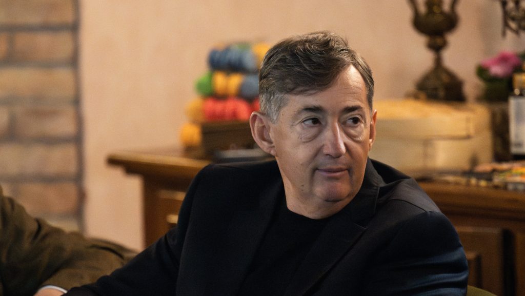 „Hergelés, gyűlöletkeltés” – reagáltak Mészáros Lőrincék miután Hadházy közzétette karácsonyi jutalmazottjaik listáját