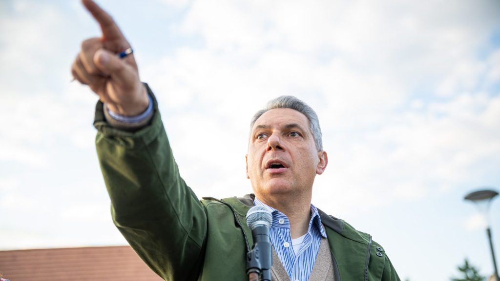 Lázár János elismerte, a kínai érdek lett a 106-os végzete