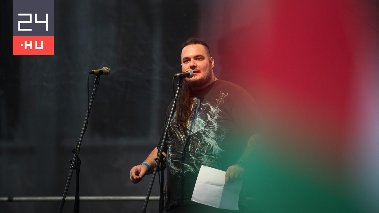 Politikai tartalmú, explicit szövegek miatt mondta le Radics Peti turnéját a Cinema City