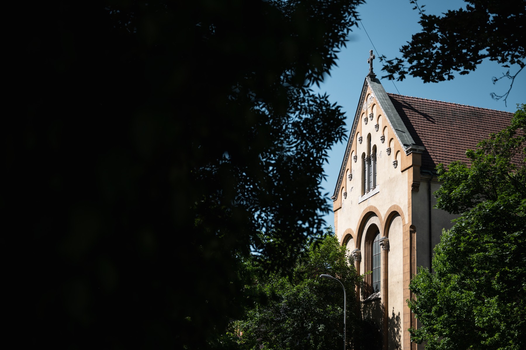 „Gulyás Gergely újabb sebet ütött az áldozatokon” – a törvény szerint a javítóintézet is gyermekvédelmi intézmény 1
