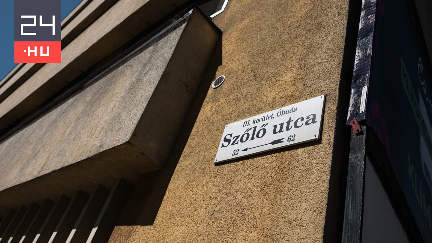 A Szőlő utcai javítóintézetnél tüntetnek Puzsérék – élő közvetítés