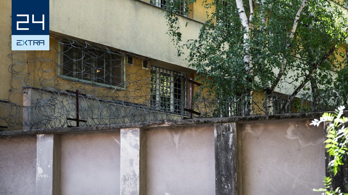 „Gulyás Gergely újabb sebet ütött az áldozatokon” – a törvény szerint a javítóintézet is gyermekvédelmi intézmény