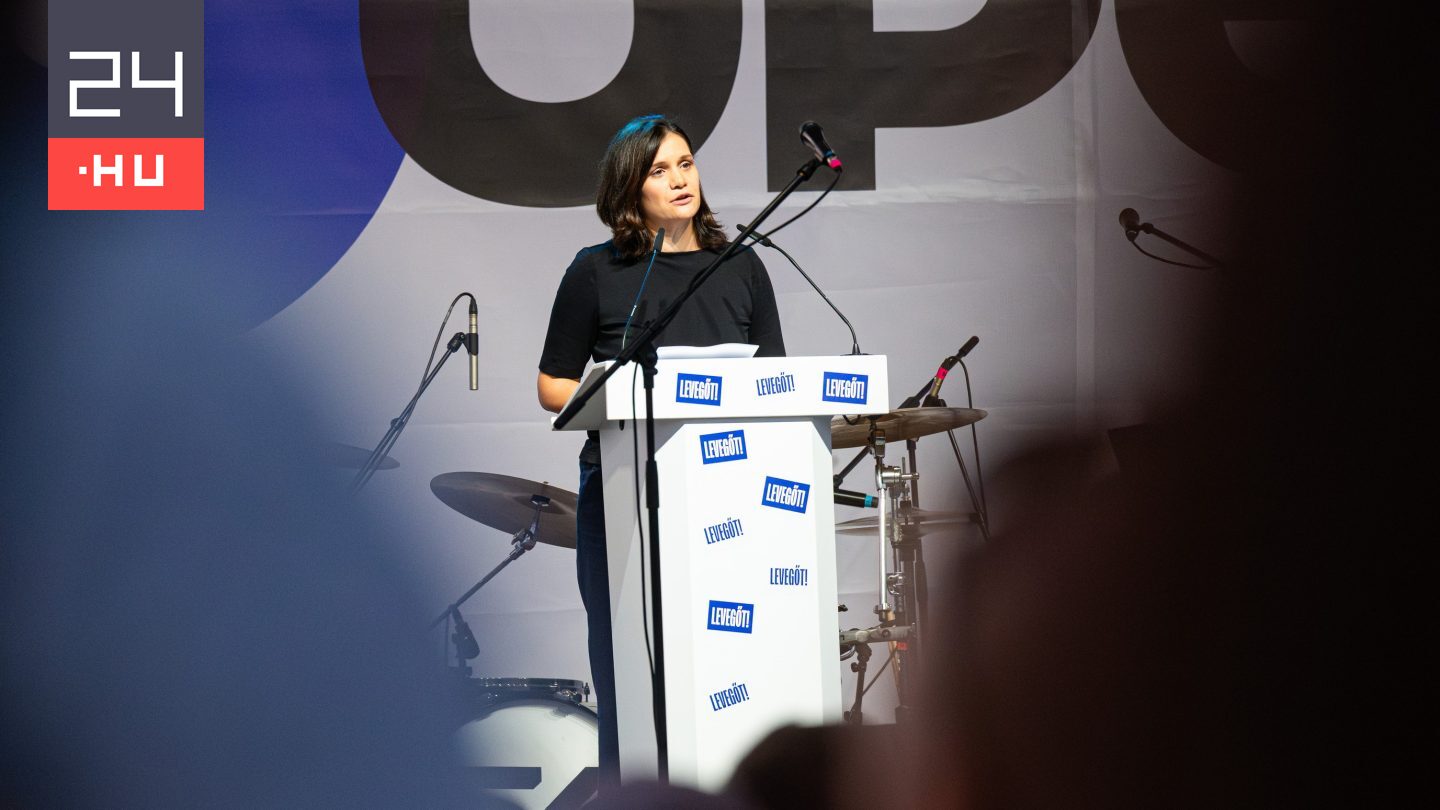 Dedikált könyvet kapott Orbántól Pottyondy Edina