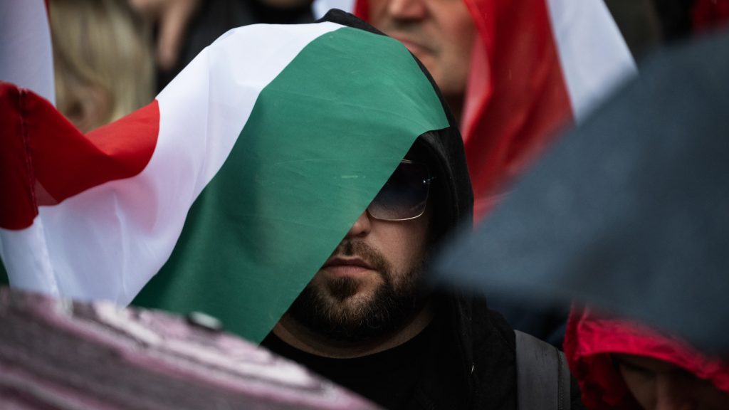 Magyarország válságban: a nemzeti büszkeségünk a padlón, a demokráciát érintő félelmeink az egekben