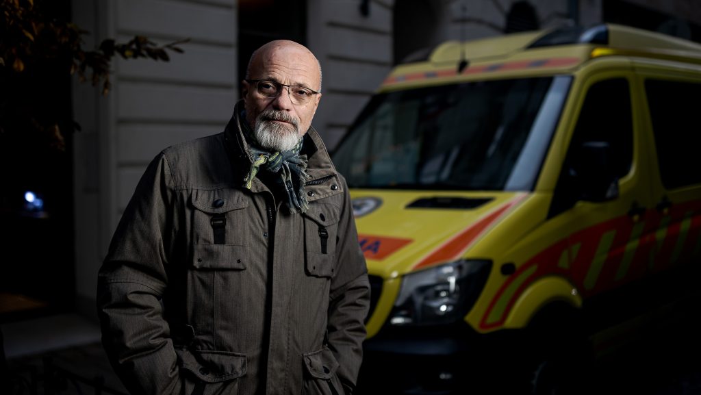 „Az, hogy a fiatalok ma a drogokhoz nyúlnak, csak egy politikai szlogen” – interjú Zacher Gáborral