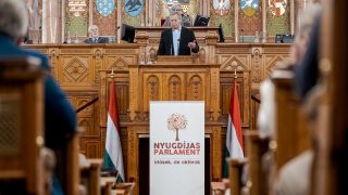 Karácsony Mihály beszédet mondott 2025. november 28-án a Nyugdíjas Parlament ülésén az Országházban.