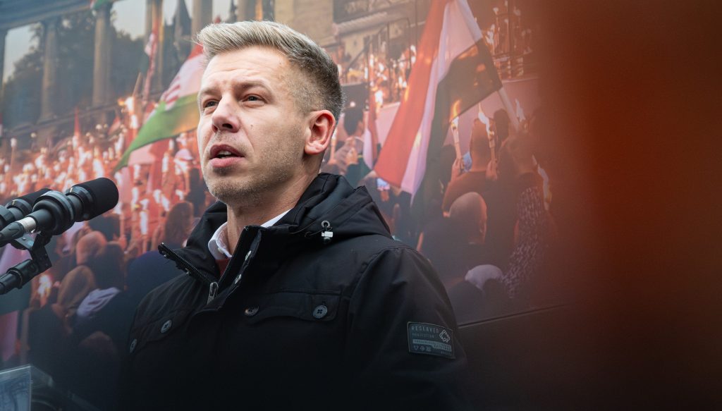 Magyar Péter nyilvánosságra hozta a kormány által eltitkolt gyermekvédelmi jelentést