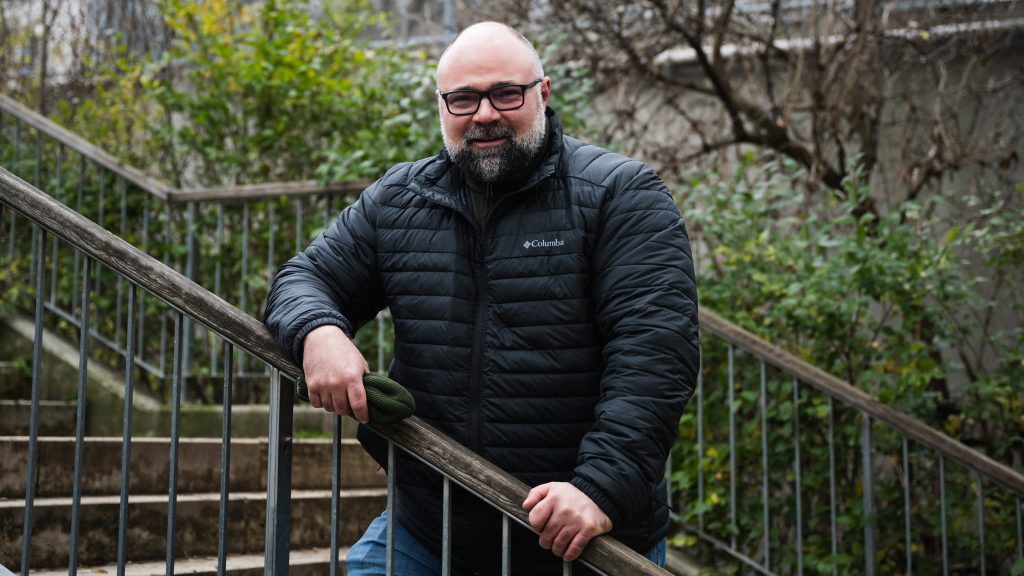 „Az ajándékozás ugyanazokat az agyi áramköröket aktiválja, mint a jó szex”