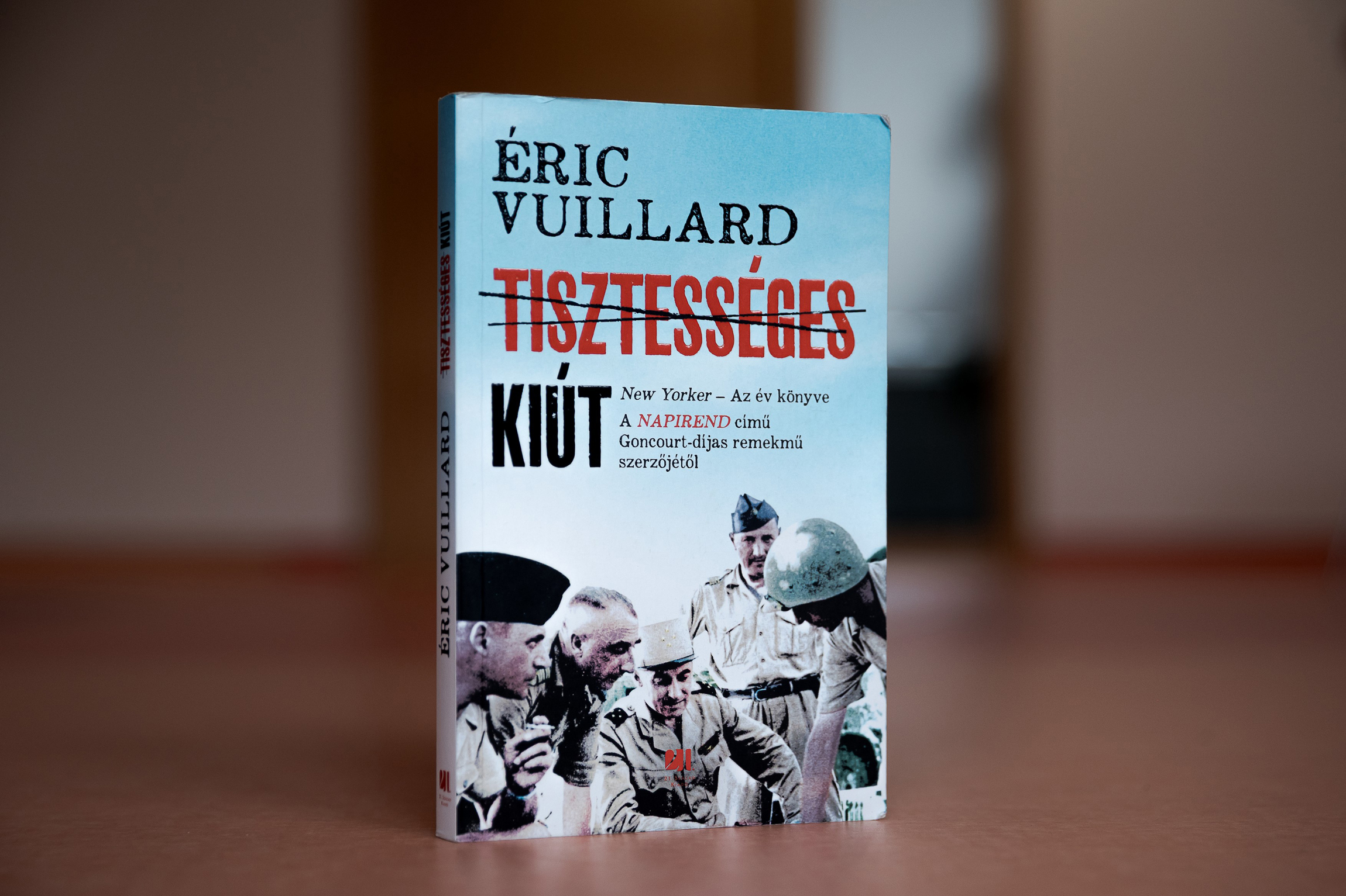 Nagy Tesvér szeret, Patti Smith emlékezik, Krasznahorkai humorizál – könyveket ajánlunk a fa alá 1