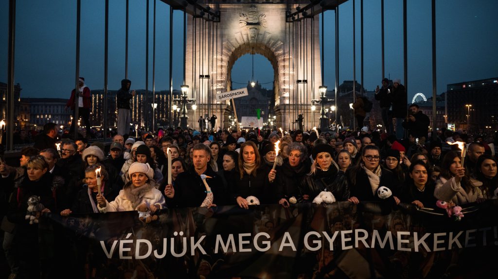 Tisza-tüntetés a gyerekek védelmében