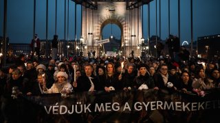 Tisza-tüntetés a gyerekek védelmében