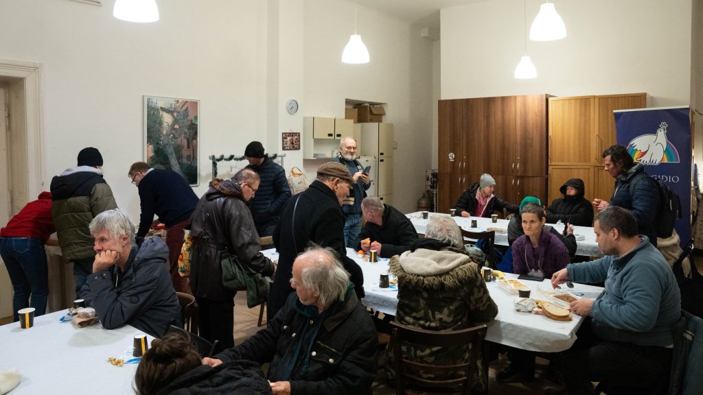 „Nem fogom letagadni, kukából éltem. De most, hogy befogadott ez a közösség, így jobb” – ahol a legszegényebbek is barátokká válnak