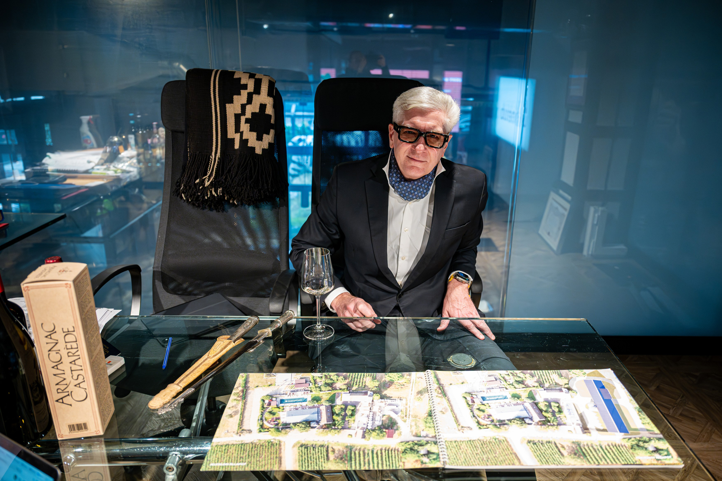 „A magyar a legkedvesebb útlevelem” – miért épp Etyeken nyitotta meg első borászatát az argentin születésű világpolgár? 2