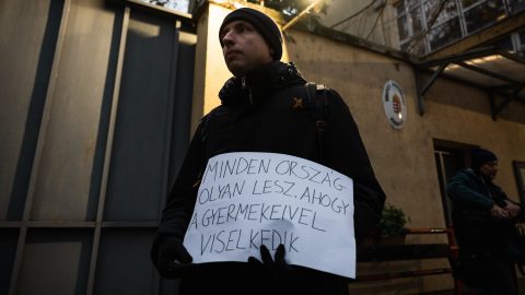 Tüntetés a Szőlő utcai javítóintézetnél