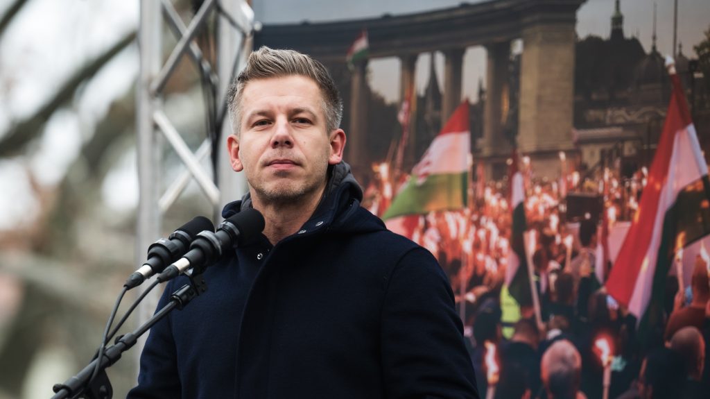 Magyar Péter a vendégmunkások korlátozását ígérte újévi beszédében és kemény figyelmeztetést küldött az államfőnek