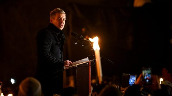 Magyar Péter beszéde: bejelentett egy sor gyermekvédelmi intézkedést, és azt követelte Orbánéktól, hogy vállalják végre a felelősséget