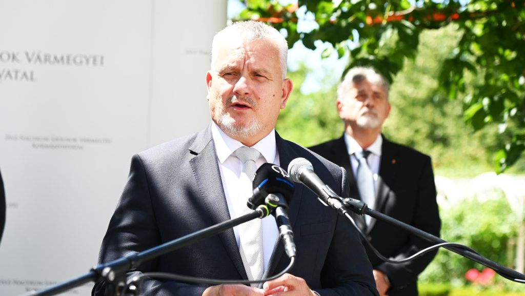 A gyermekvédelmet is megjárt főispánt indíthat a Fidesz Szolnokon 2026-ban