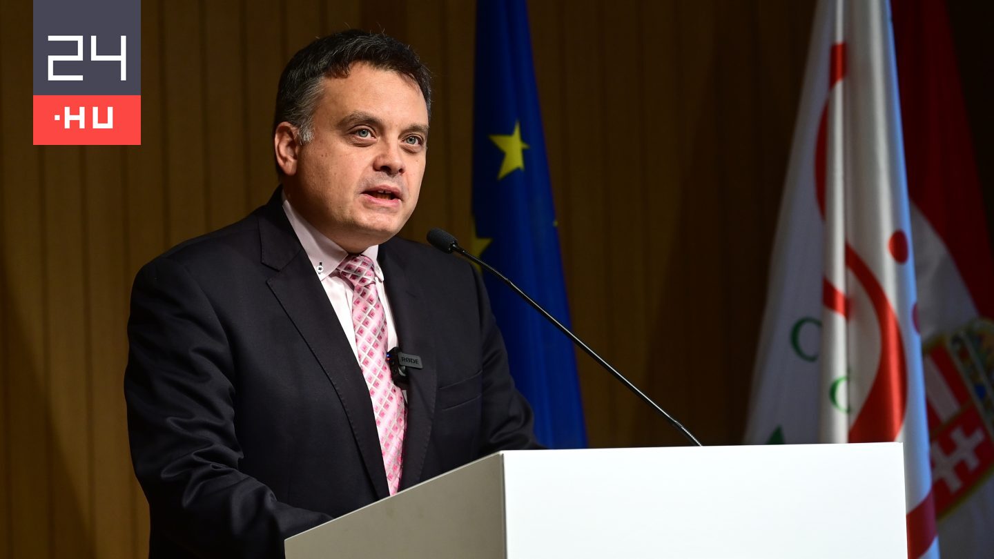 Latorcai Csaba: Karácsony Gergelynek ma a lemondásával kellene sétálgatni