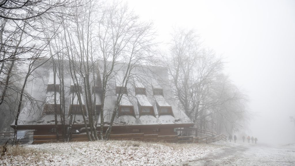 A napsütésre még várni kell