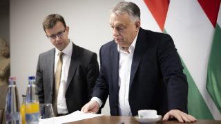 Kormánytagok felkészültsége a karácsonyra, egy nappal az ünnep előtt.