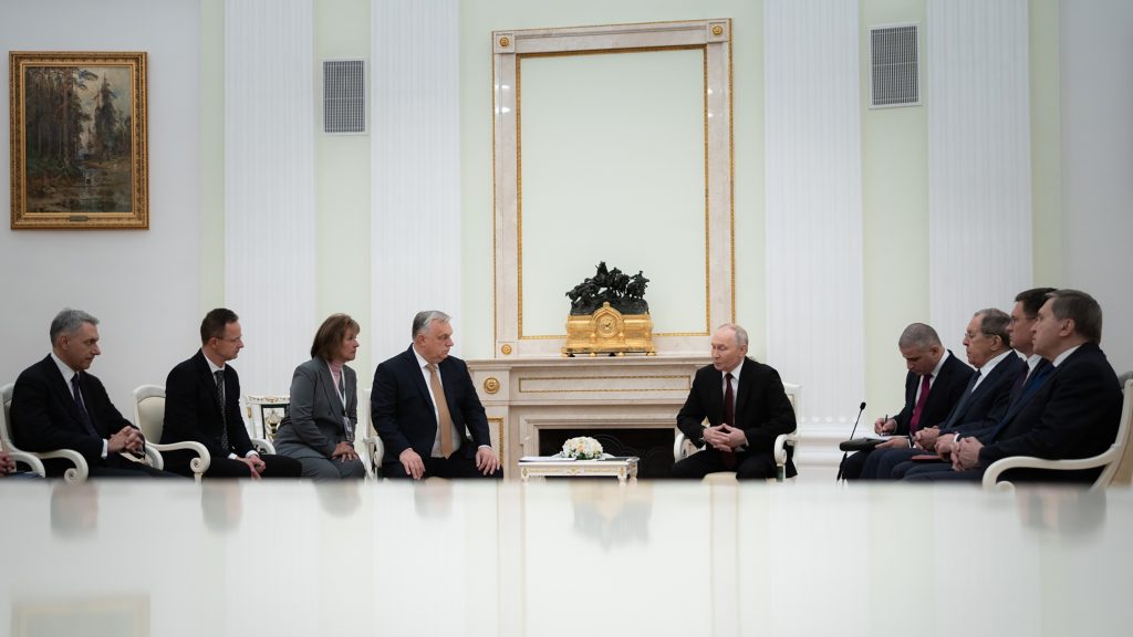 Amikor a fordítás félrecsúszik: mit árul el Orbán moszkvai látogatása a diplomáciai tolmácsolás kihívásairól?