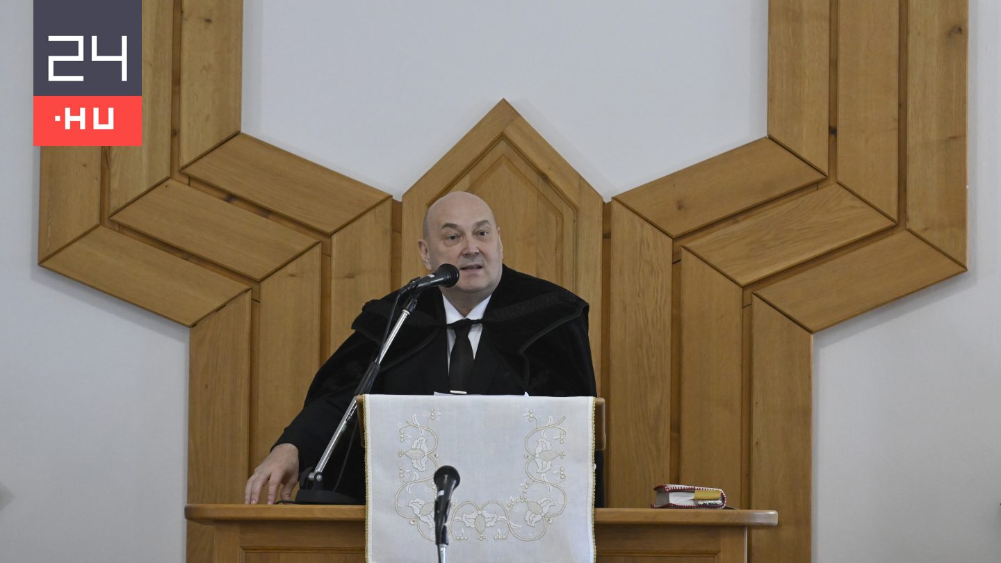 A csend és a béke fontosságát hangsúlyozták a református és evangélikus egyházak elnökei karácsony alkalmából