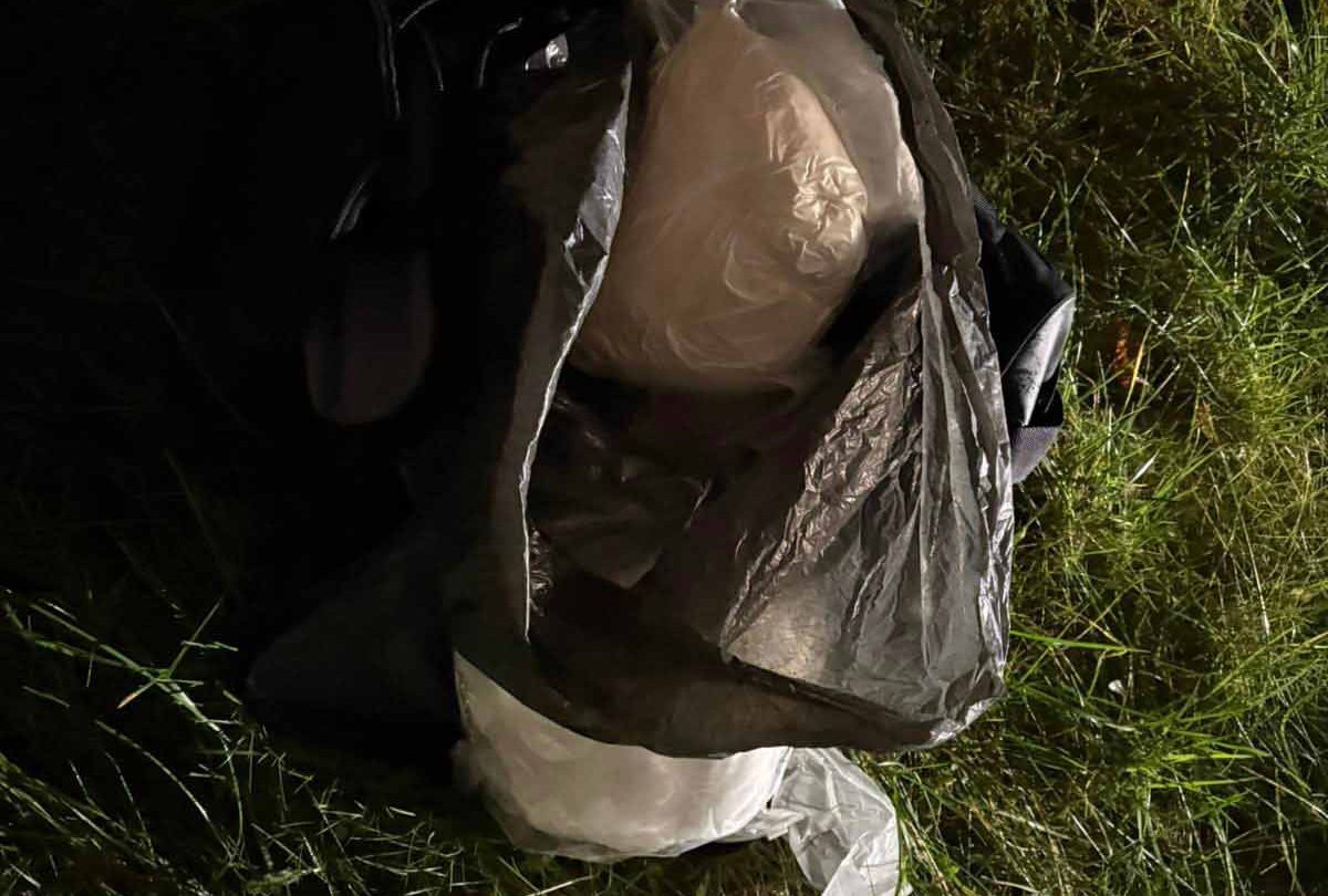 7 kiló drogot dobtak ki az ablakon, hiába