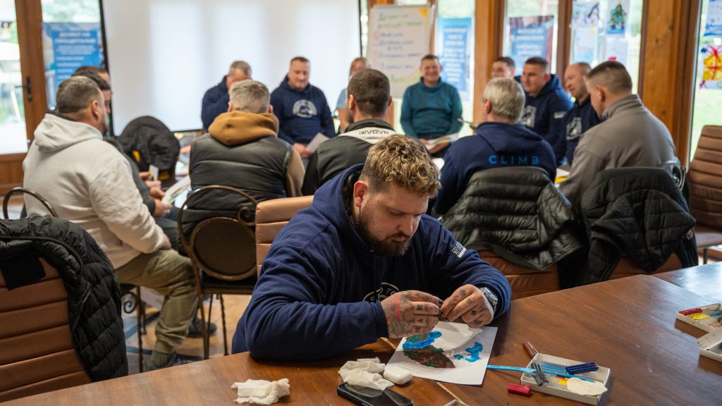 „Nem szedtem a pirulákat, pedig felírták. Nappal tudtam csak pihenni. Aztán megjelent az agresszió” – hogyan dolgozzák fel a traumákat a veteránok?