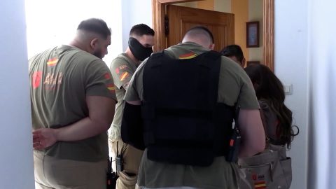 spanyol lakásválság: kevés lakás, sok illegális lakásfoglalás., virágzó végrehajtói üzlet