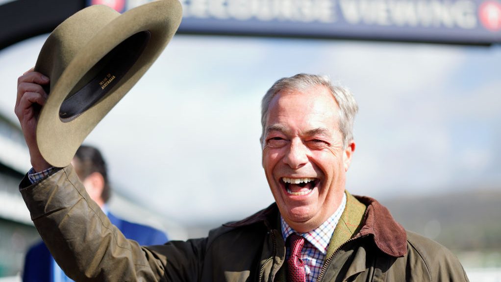 Rekord összeggel támogatja egy brit milliárdos Nigel Farage kampányát