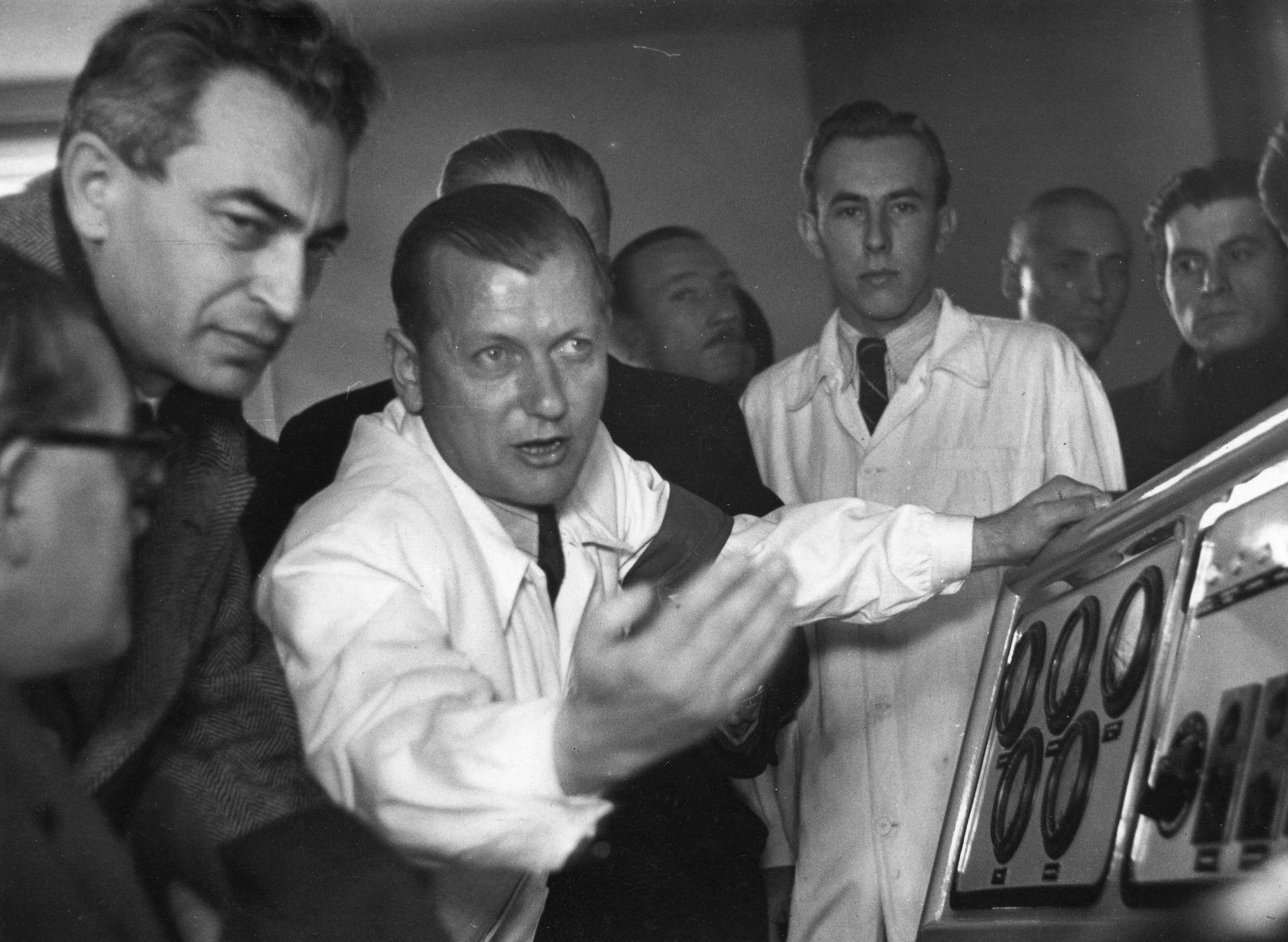 Száz éve szól a rádió – Nemzetegyesítés, propagandaeszköz, tömegszórakoztatás 11