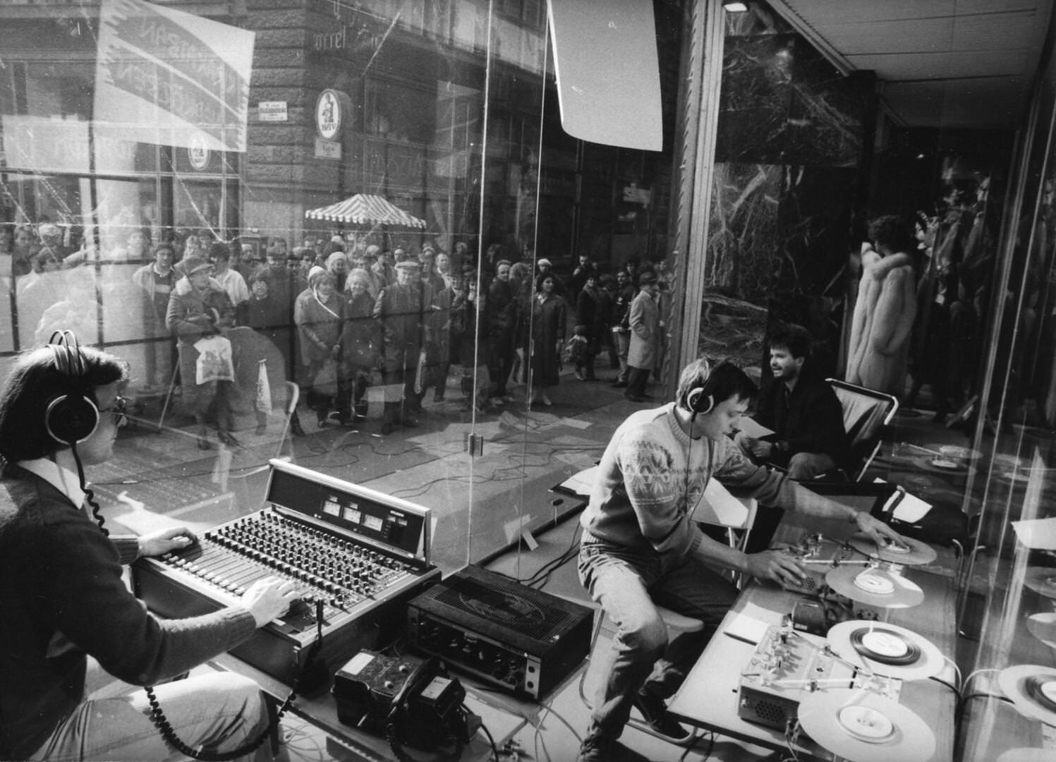 Száz éve szól a rádió – Nemzetegyesítés, propagandaeszköz, tömegszórakoztatás 23