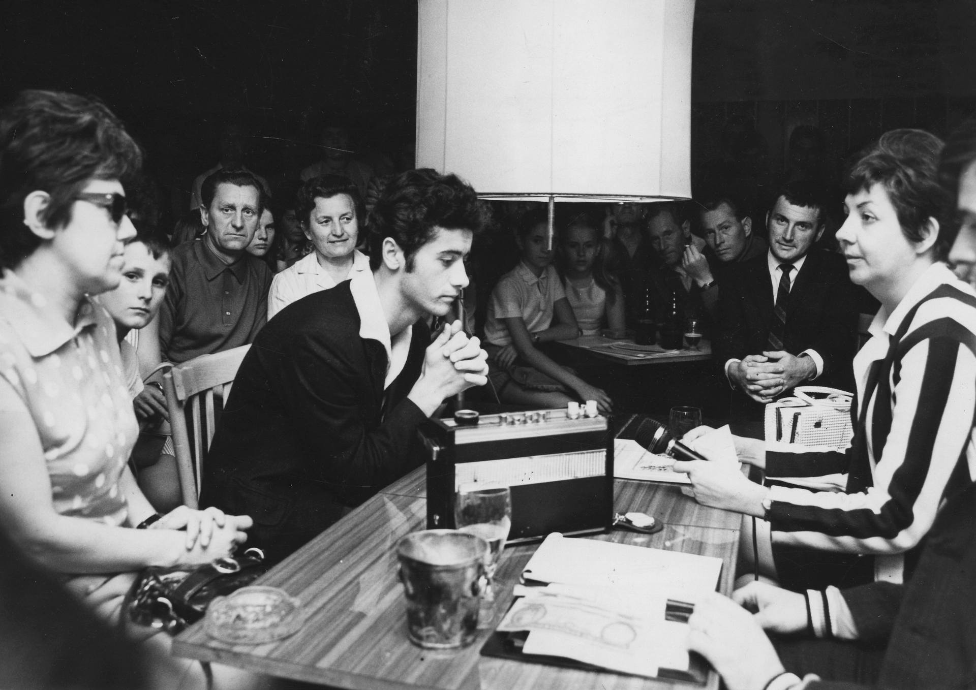 Száz éve szól a rádió – Nemzetegyesítés, propagandaeszköz, tömegszórakoztatás 18