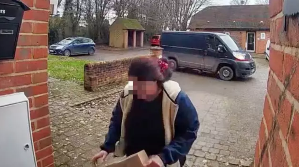 Egy anyuka szerint a futár ellopta a fia karácsonyi ajándékát