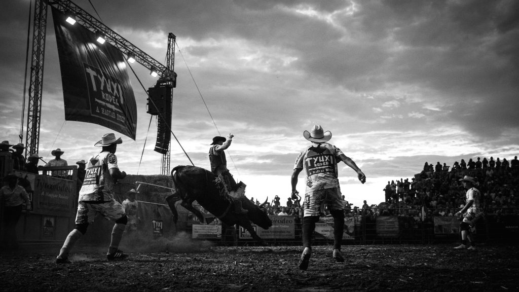 Cowboyok, bikák és rock and roll – így tombol a vadnyugati életérzés Monorierdőn