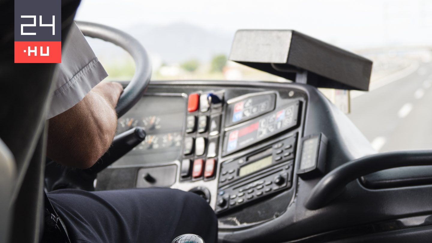 Elfogtak tíz buszvezetőt, illetve jegyellenőrt