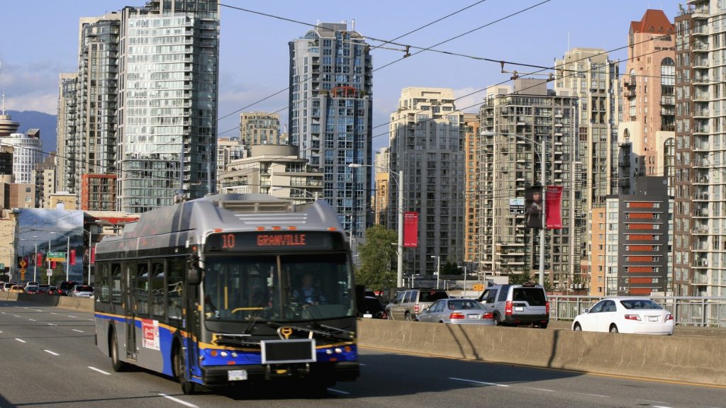 Hihetetlenül szépnek nevezett egy nőt, kirúgták a buszsofőrt