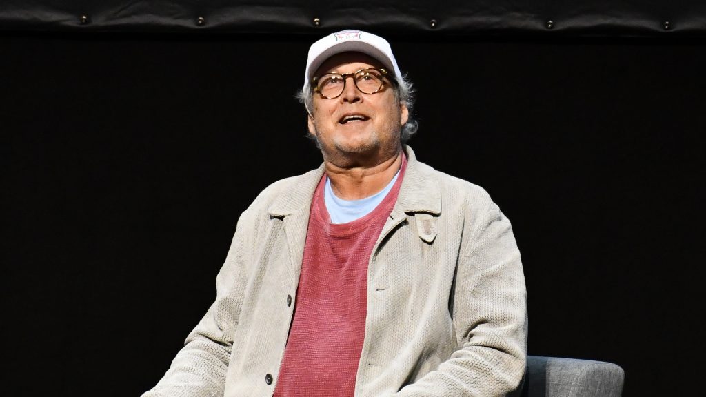 Chevy Chase-t mesterséges kómába helyezték 8 napra, miután szívinfarktust kapott néhány éve